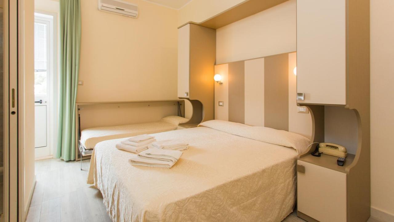 Hotel Trieste Cesenatico Pokoj fotografie